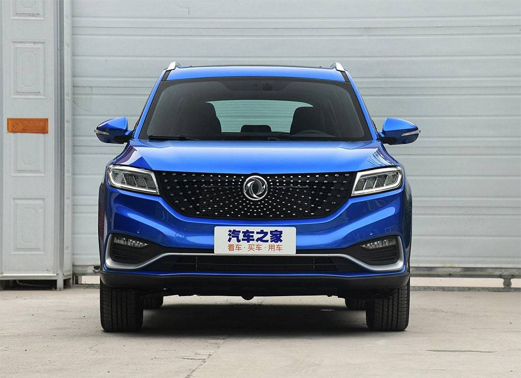 фото Dongfeng 580 Pro 2019-2020 вид спереди Dongfeng 580 Pro 2019-2020 - семиместный китайский кроссовер