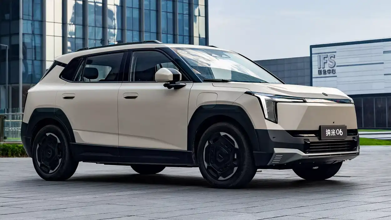 Dongfeng Nano 06 вид спереди